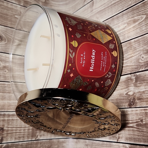 Bath & Body Works Holiday Candle - Picture 2 of 4